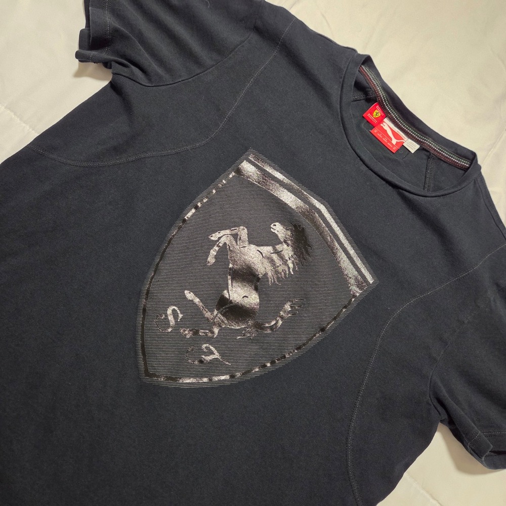 Puma Scuderia Ferrari Mens Navy Blue Silver Foil Shield Logo T-Shirt Size M